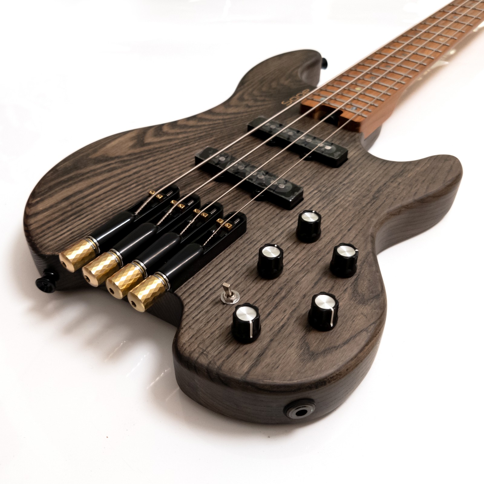 Basso Elettrico Headless a 4 C - Bass Guitar Fretless recensione e prezzo