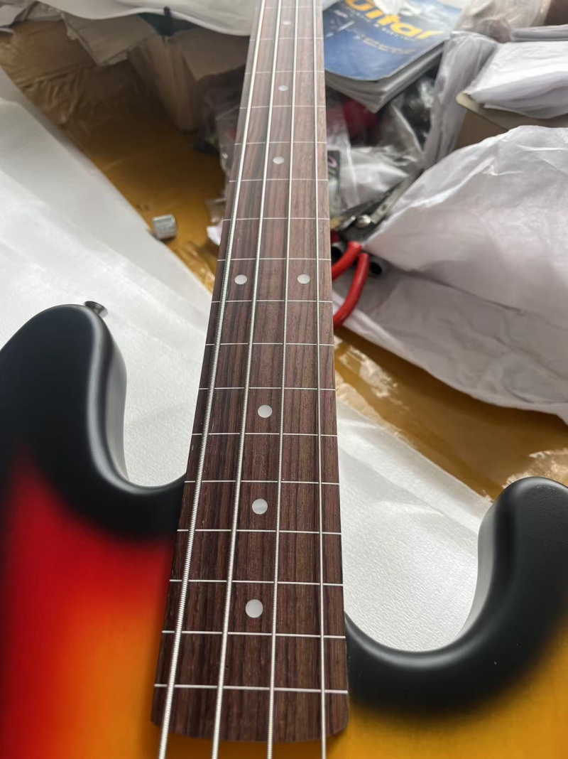 Consegna gratuita di basso ele - Bass Guitar Fretless recensione e prezzo